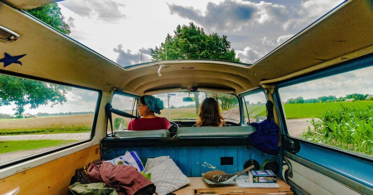 Auto pasažiera ideālais aprīkojums: 11 lietas, kas padara auto braucienu ērtāku un jautrāku