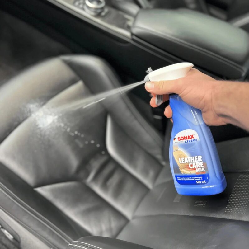 ādas salona kopšana